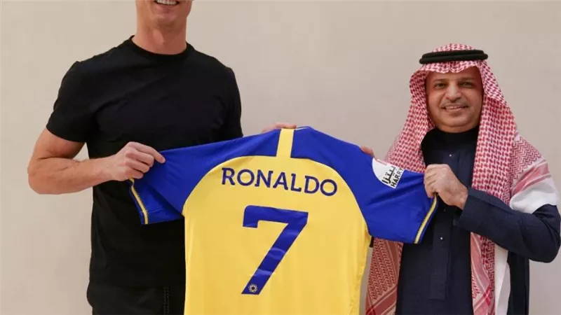 رسميا.. صفقة تاريخية.. رونالدو ينضم إلى النصر السعودي