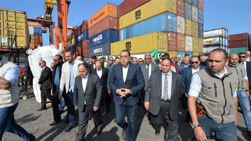 رئيس الوزراء: وقف تحصيل غرامات التأخر فى إنهاء الإجراءات الجمركية 