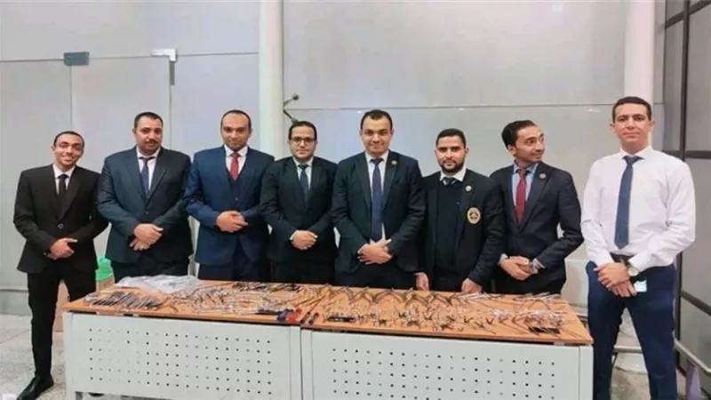 أخبار البلدضبط مستلزمات جراحة زرع شعر مهربة مع راكب في مطار الغردقة