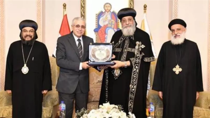 البابا تواضروس يستقبل وفد نادي القضاة بالإسكندرية