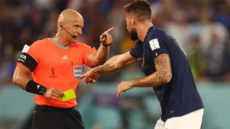 حكم نهائي مونديال قطر 2022 يُدير مباراة الأهلي وبيراميدز في الدوري