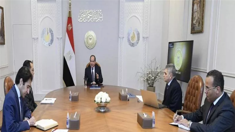 الرئيس السيسي يوجه بتنفيذ استراتيجية تطوير قناة السويس