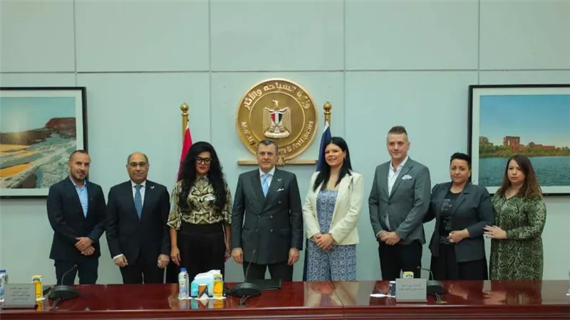 وزير السياحة والآثار يستقبل وفدا من ممثلي كبرى وسائل الإعلام بصربيا