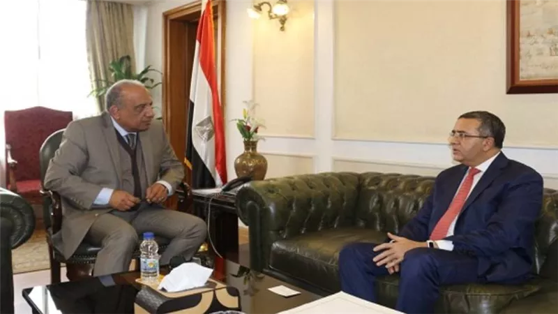 وزير قطاع الأعمال العام يبحث مع سفير الهند تعزيز التعاون الاقتصادي وفرص الاستثمار بين البلدين (صور)