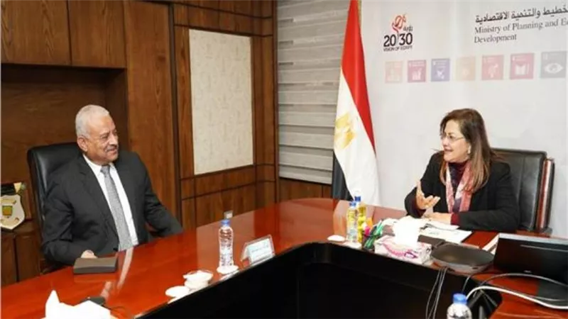 وزيرة التخطيط ومحافظ السويس يناقشان مستجدات الخطة الاستثمارية للمحافظة 