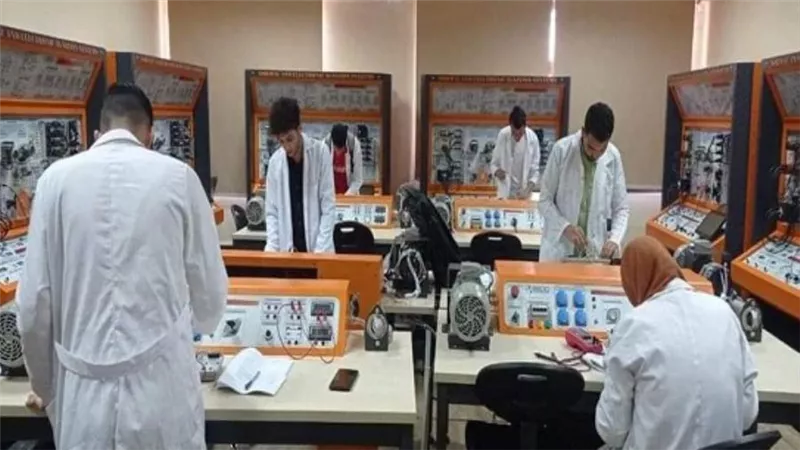 وزير التعليم العالي يستعرض تقريرًا عن حصاد أداء الجامعات التكنولوجية في 2022 (صور)