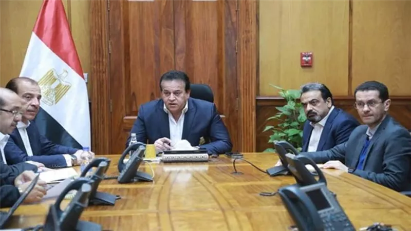 وزير الصحة يرأس غرفة الأزمات والطوارىء المركزية لمتابعة التأمين الطبي لاحتفالات أعياد الميلاد المجيدة (صور)