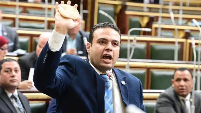 النائب عبدالمنعم إمام يواجه وزير التموين بحجم رغيف خبز سياحي: حجة الحرب الأوكرانية باطلة