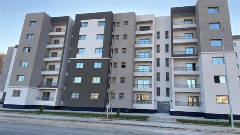 وزير الإسكان يستعرض الموقف التنفيذي للمشروعات السكنية والمرافق بمدينة العبور الجديدة (صور)