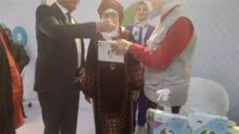 السفير الأردني بالقاهرة يزور المعرض العربي للأسر المنتجة بقصر القبة