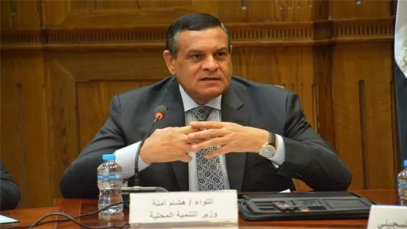 وزير التنمية المحلية يتابع مع المحافظين جهود التعامل مع سقوط الأمطار وموجة الطقس السيئ (صور)