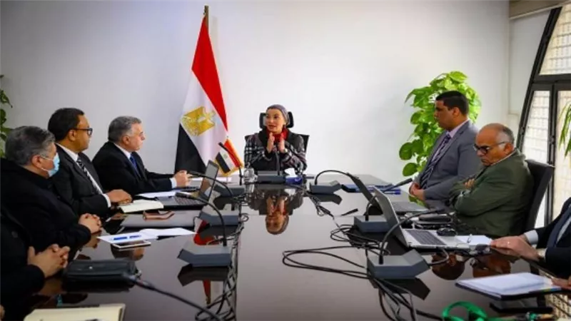 وزيرة البيئة تبحث آخر مستجدات تنفيذ أول مشروع لتحويل المخلفات لطاقة كهربية بالجيزة (صور)