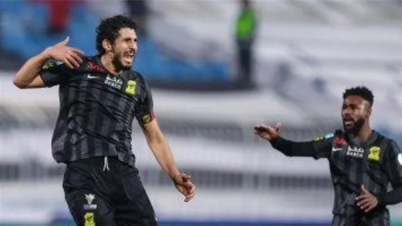 حجازي يسجل ويقود اتحاد جدة للتعادل مع الشباب في الدوري السعودي