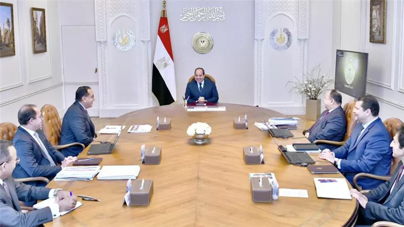 السيسي يتابع معدلات الإفراج عن البضائع بالموانئ ويوجه بتسوية كافة الملفات الضريبية