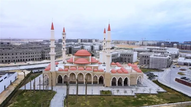 وزير الإسكان يتابع الموقف التنفيذي للمشروعات المختلفة الجاري تنفيذها بمدينة العلمين الجديدة
