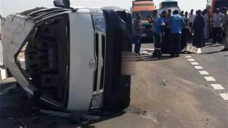 إصابة 14 في انقلاب ميكروباص على صحراوي المنيا