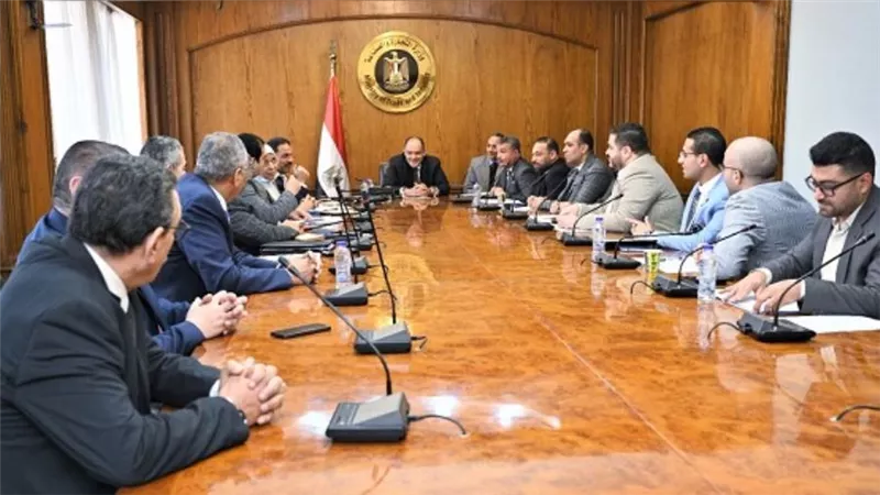 وزير التجارة يبحث مع أعضاء البرلمان جهود تحديات القطاع الصناعي 