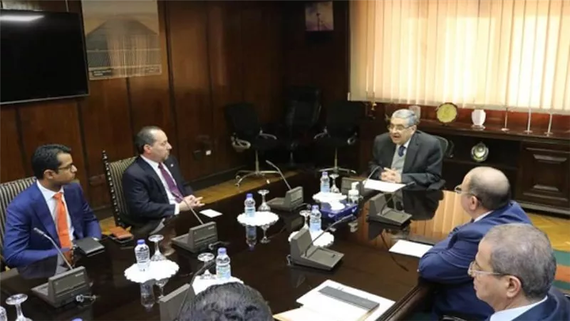 وزير الكهرباء يبحث مجالات التعاون مع القائم بأعمال السفير الأمريكي (صور)