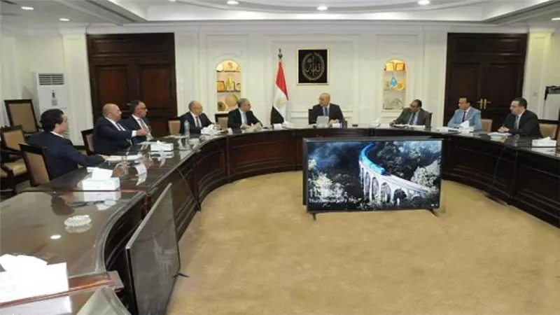وزير الإسكان يلتقي مسؤولي مجلس العقار المصري (صور)