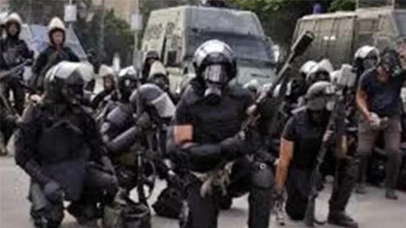 ضبط تشكيل عصابي بحوزته أسلحة وبنادق آلية في المحلة