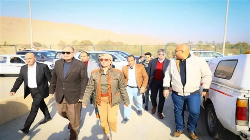 وزيرة البيئة تتفقد المحطات الوسيطة بمراكز أبو تيج وديروط ومنفلوط (صور)