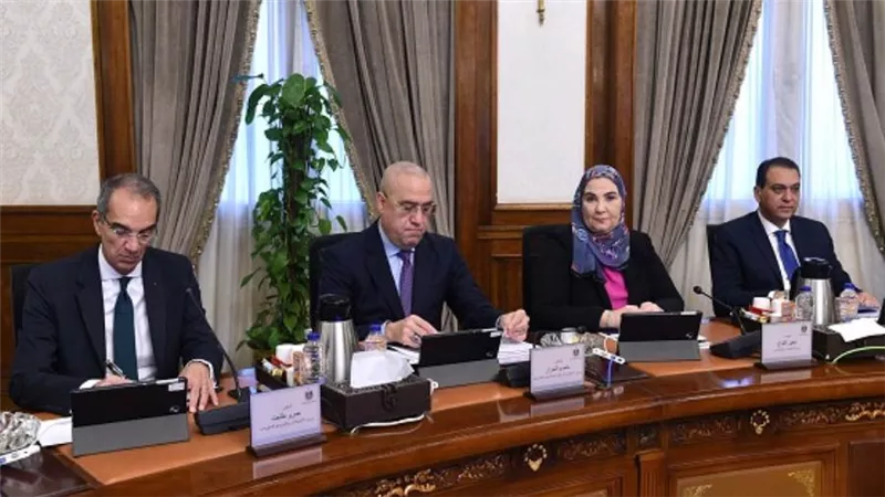 وزير الإسكان يستعرض التيسيرات الخاصة بالأراضي الخدمية والاستثمارية والعمرانية بالمدن الجديدة (صور)