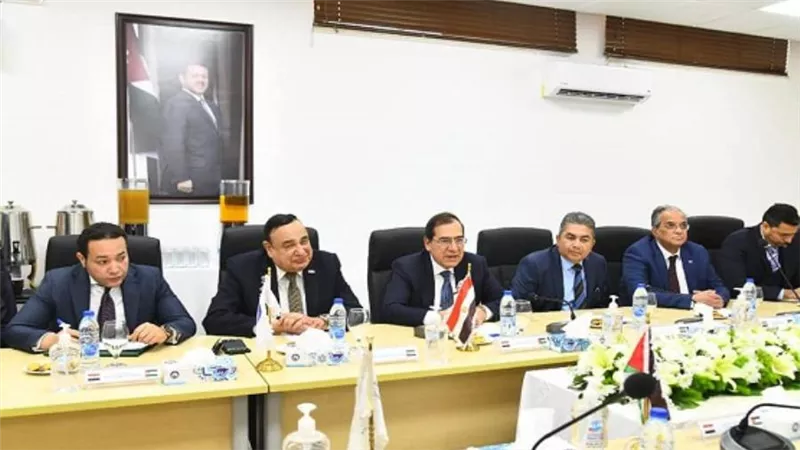 الملا يبحث مع نظيره الأردني استراتيجيات تأمين وتنويع مصادر الطاقة بين البلدين (صور)