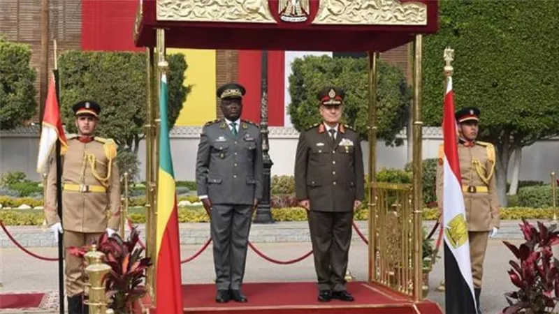 رئيس الأركان يلتقى نظيره البنينى‎‎ لبحث التعاون العسكري