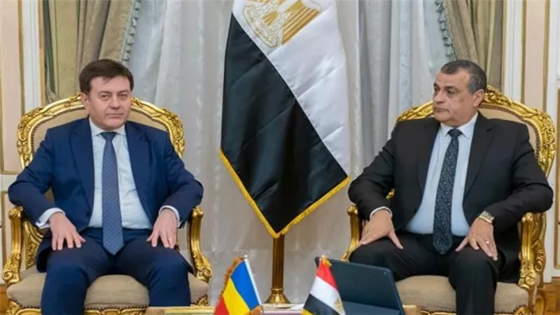 وزير الإنتاج الحربي يستقبل وزير الاقتصاد الروماني لبحث أوجه التعاون المشترك (صور)