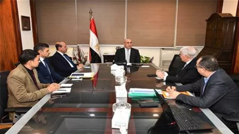 نفذ بأياد مصرية.. وزير الري يتفقد موقع سد جوليوس نيريرى بتنزانيا