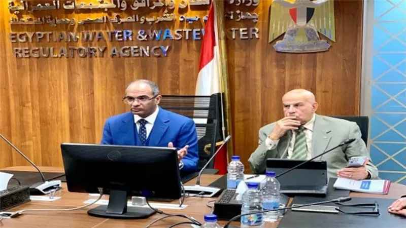 نائب وزير الإسكان يناقش مقترح الاستراتيجية القومية لقطاع مياه الشرب والصرف الصحي (صور)
