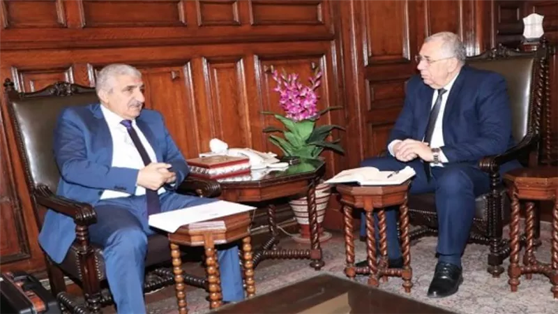 وزير الزراعة يبحث مع مدير 