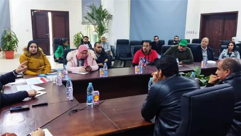 رئيس جهاز العاصمة الإدارية الجديدة  يلتقي سكان الحي السكني الثالث R3 بقاعة الاجتماعات بمقر الجهاز