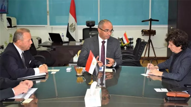 نائب وزير الإسكان يُوضح لوفد مؤسسة 