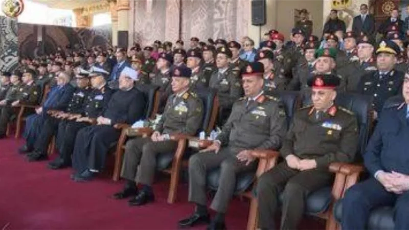 وزير الدفاع يشهد حفل إنتهاء فترة الإعداد العسكرى لطلبة الكليات العسكرية