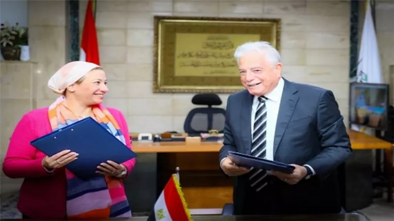 وزيرة البيئة ومحافظ جنوب سيناء يوقعان وثيقة خطة الأنشطة البحرية بـ