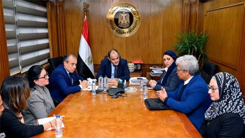 وزير التجارة يلتقي وفد إحدى كبريات الشركات الماليزية لبحث فرص ومقومات الاستثمار في مصر 