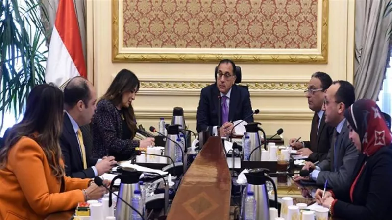 رئيس الوزراء يستعرض مع رئيس جهاز حماية المنافسة ومنع الممارسات الاحتكارية ملفات عمل الجهاز (صور)