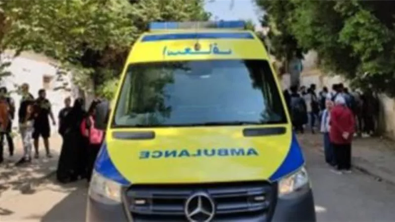 إصابة 12 شخصا فى حادث انقلاب سيارة عمالة زراعية على صحراوى البحيرة 