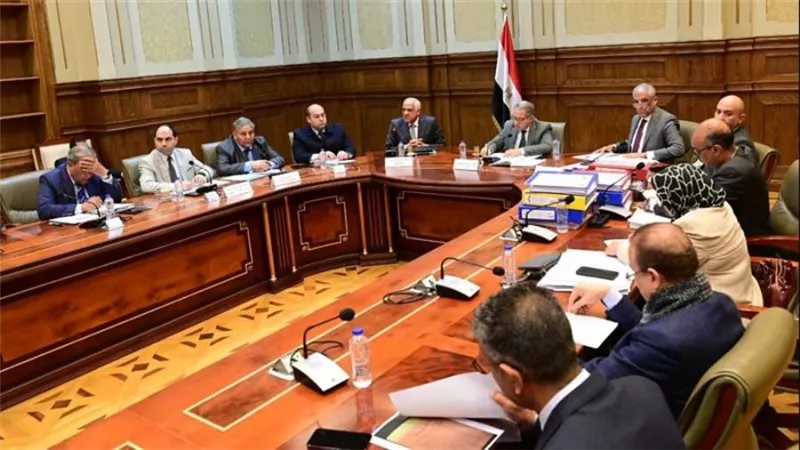 رئيس محلية البرلمان ينتقد غياب مستشارى الوزارات عن اجتماع اللجنة 