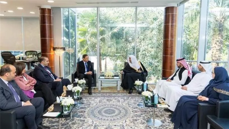 أمين عام رابطة العالم الإسلامي يستقبل الوفد الإعلامي المصري