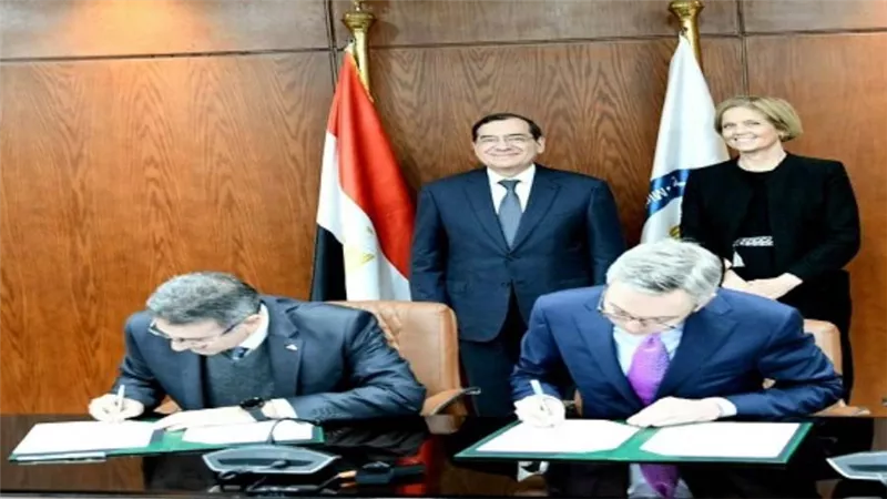 اتفاقية مشتركة لتنفيذ المشروعات الخضراء وإنتاج الأمونيا من الهيدروجين الأخضر (صور)