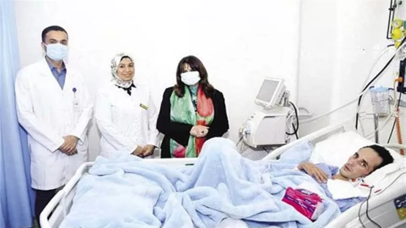 وزيرة الهجرة تتابع حالة الشاب المصري العائد من موزمبيق