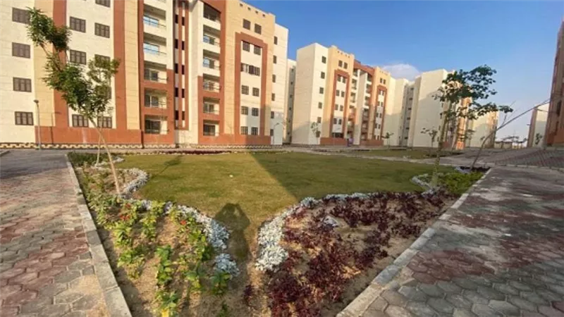 وزير الإسكان يتابع الموقف التنفيذى للمشروعات السكنية والطرق بمدينة العبور الجديدة (صور)