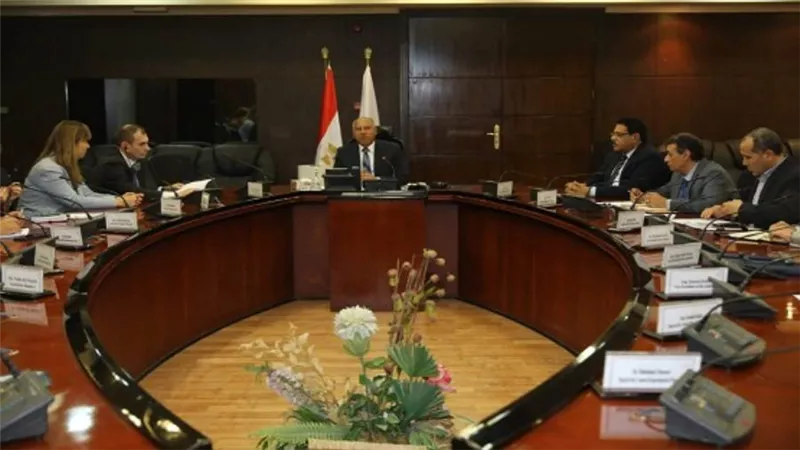 وزير النقل يبحث مع وفد البنك الأوروبي لإعادة الإعمار والتنمية الموقف التنفيذي لعدد من المشروعات المشتركة (صور)
