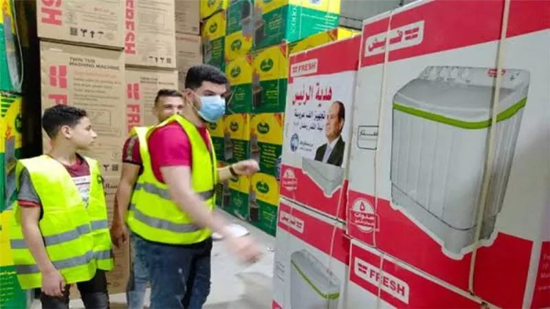 هدية الرئيس.. محافظ القاهرة وقيادات حزب مستقبل وطن يسلمون أجهزة لـ23 عروسا