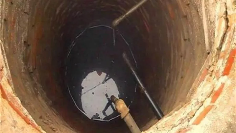 مصرع شخص انهار عليه بئر صرف صحي في أسيوط 