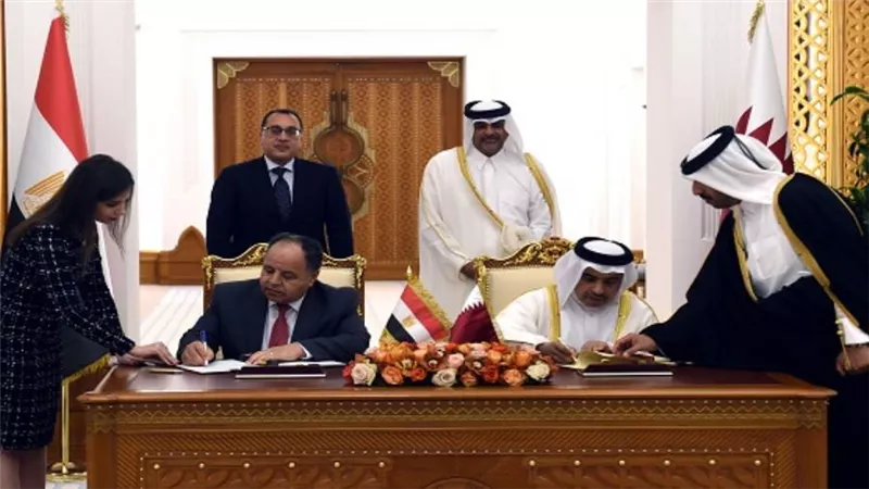 رئيسا وزراء مصر وقطر يشهدان توقيع اتفاقية حكومية لإزالة الازدواج في الضريبة على الدخل (صور)