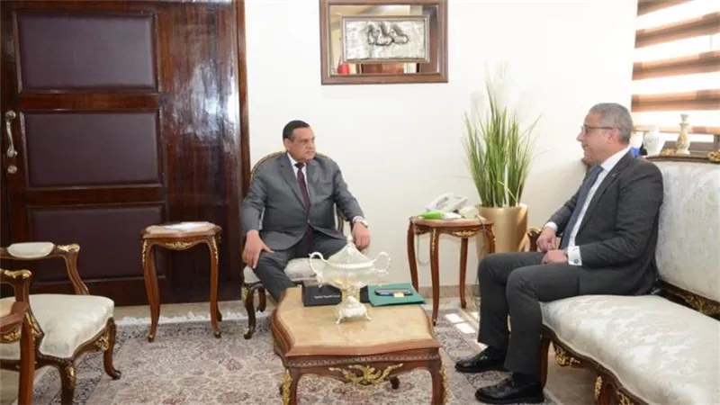 وزير التنمية المحلية يبحث مع محافظ الفيوم معدلات تنفيذ الخطة الاستثمارية