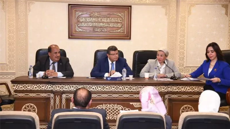 وزيرة البيئة: سوق تداول شهادات الكربون  يعد أحد آليات التمويل المبتكرة للتصدي للآثار السلبية للتغيرات المناخية